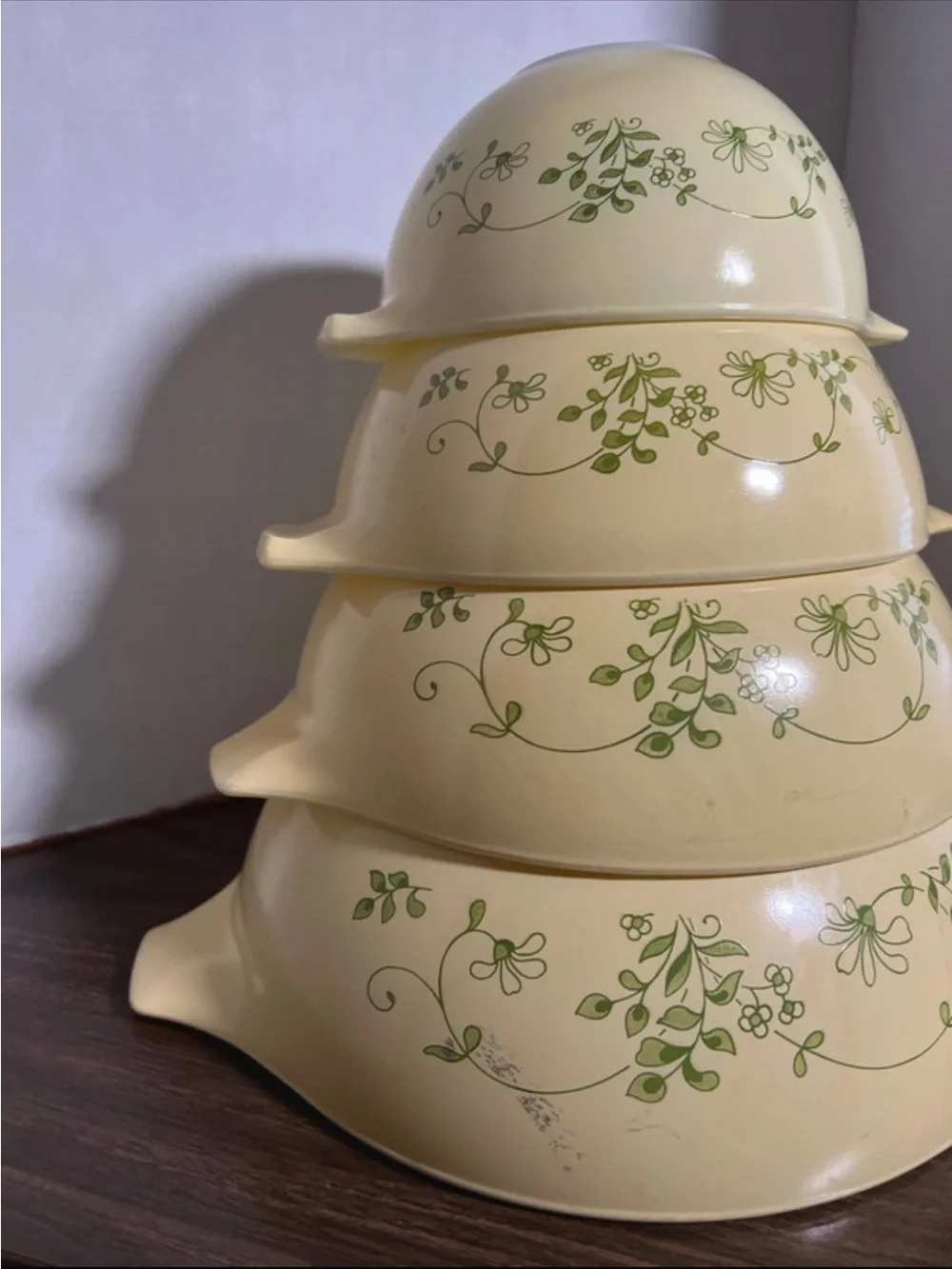 Pyrex Vintage Nesting Mixing Bowls - Set of 4